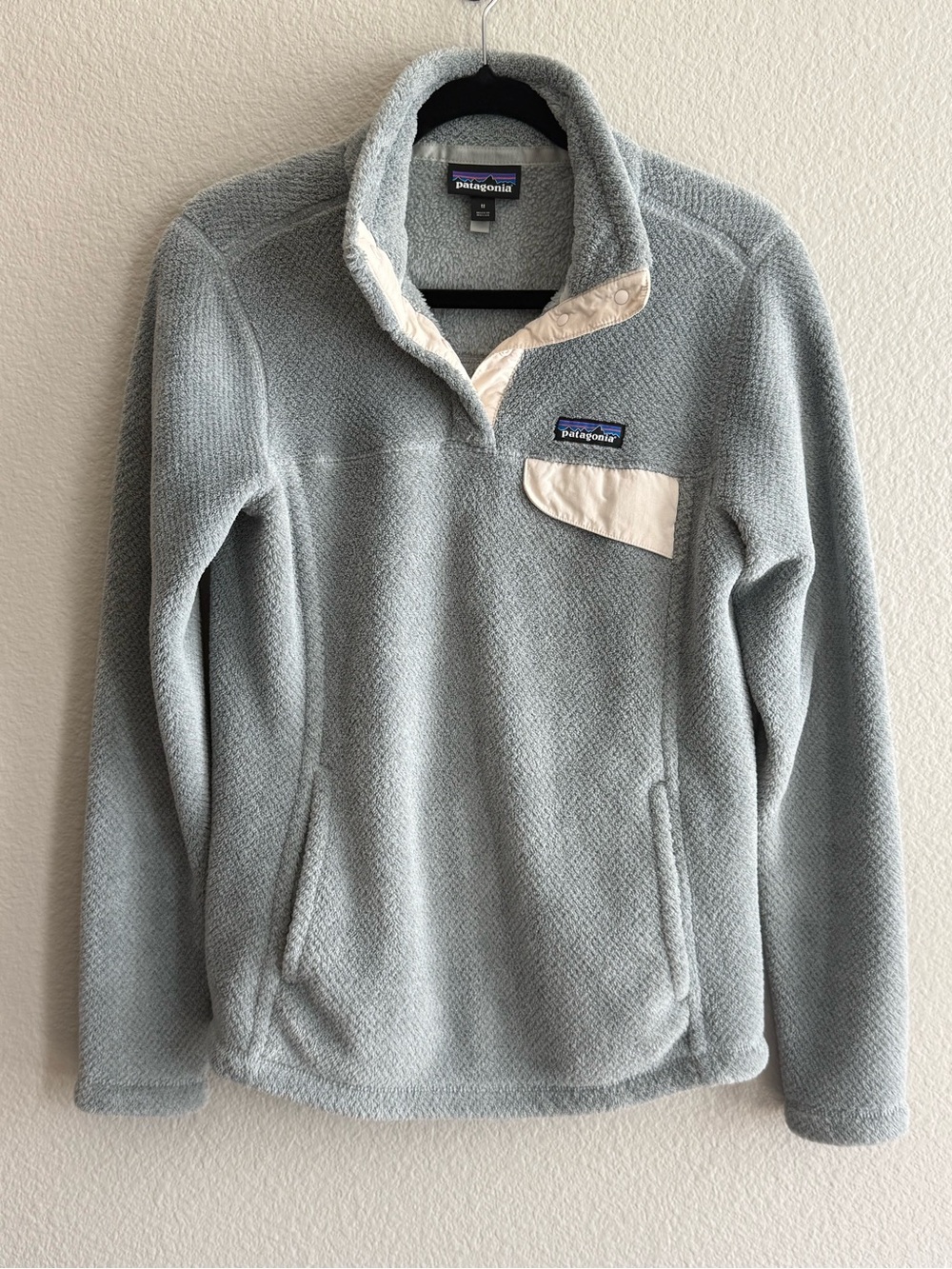 Patagonia Light Gray Pullover Fleece with Contrast Pocket